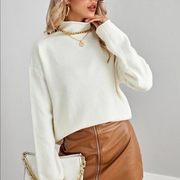Sweaters - Mockneck knit sweater raw hem cream